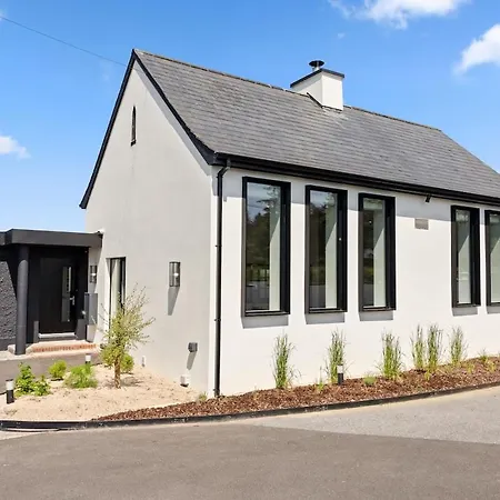 Luxury Renovated Schoolhouse 15km From Amgen Open, Doonbeg Kilrush