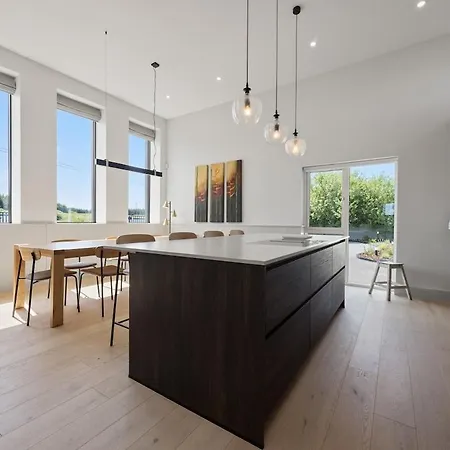 Luxury Renovated Schoolhouse 15km From Amgen Open, Doonbeg Kilrush