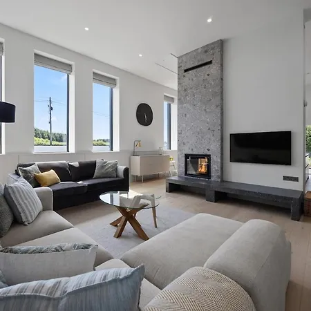 Luxury Renovated Schoolhouse 15km From Amgen Open, Doonbeg Casa vacanze *