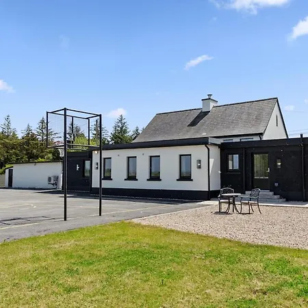 Casa vacanze Luxury Renovated Schoolhouse 15km From Amgen Open, Doonbeg *