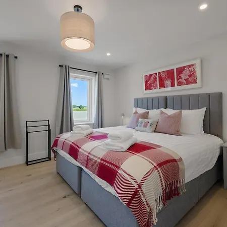 Luxury Renovated Schoolhouse 15km From Amgen Open, Doonbeg * Kilrush