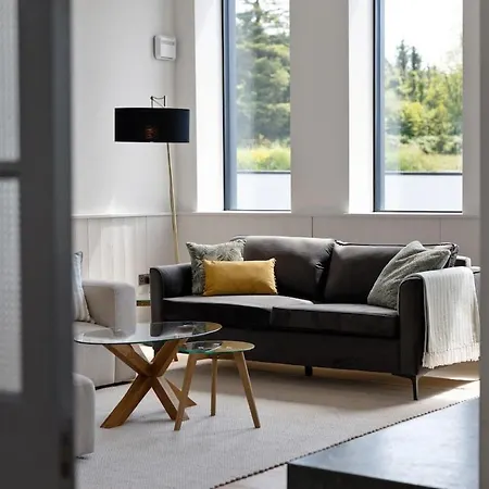 Luxury Renovated Schoolhouse 15km From Amgen Open, Doonbeg *