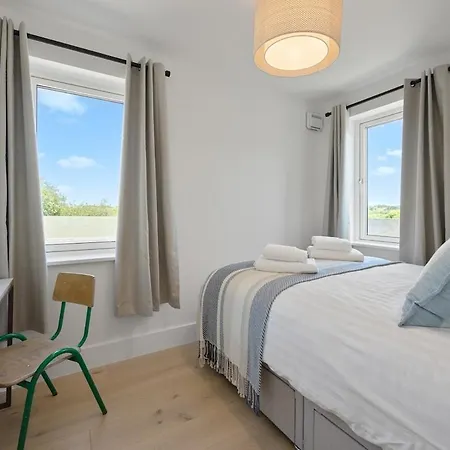Luxury Renovated Schoolhouse 15km From Amgen Open, Doonbeg Kilrush