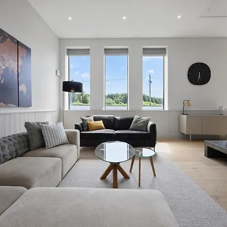Luxury Renovated Schoolhouse 15km From Amgen Open, Doonbeg Kilrush