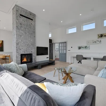 Luxury Renovated Schoolhouse 15km From Amgen Open, Doonbeg * Kilrush