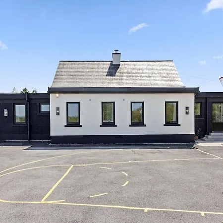 Luxury Renovated Schoolhouse 15km From Amgen Open, Doonbeg * Kilrush