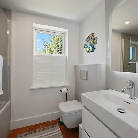 Luxury Renovated Schoolhouse 15km From Amgen Open, Doonbeg Kilrush